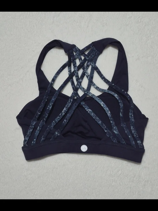 Women's Queenieke Sports Bra - Picture 4 of 10